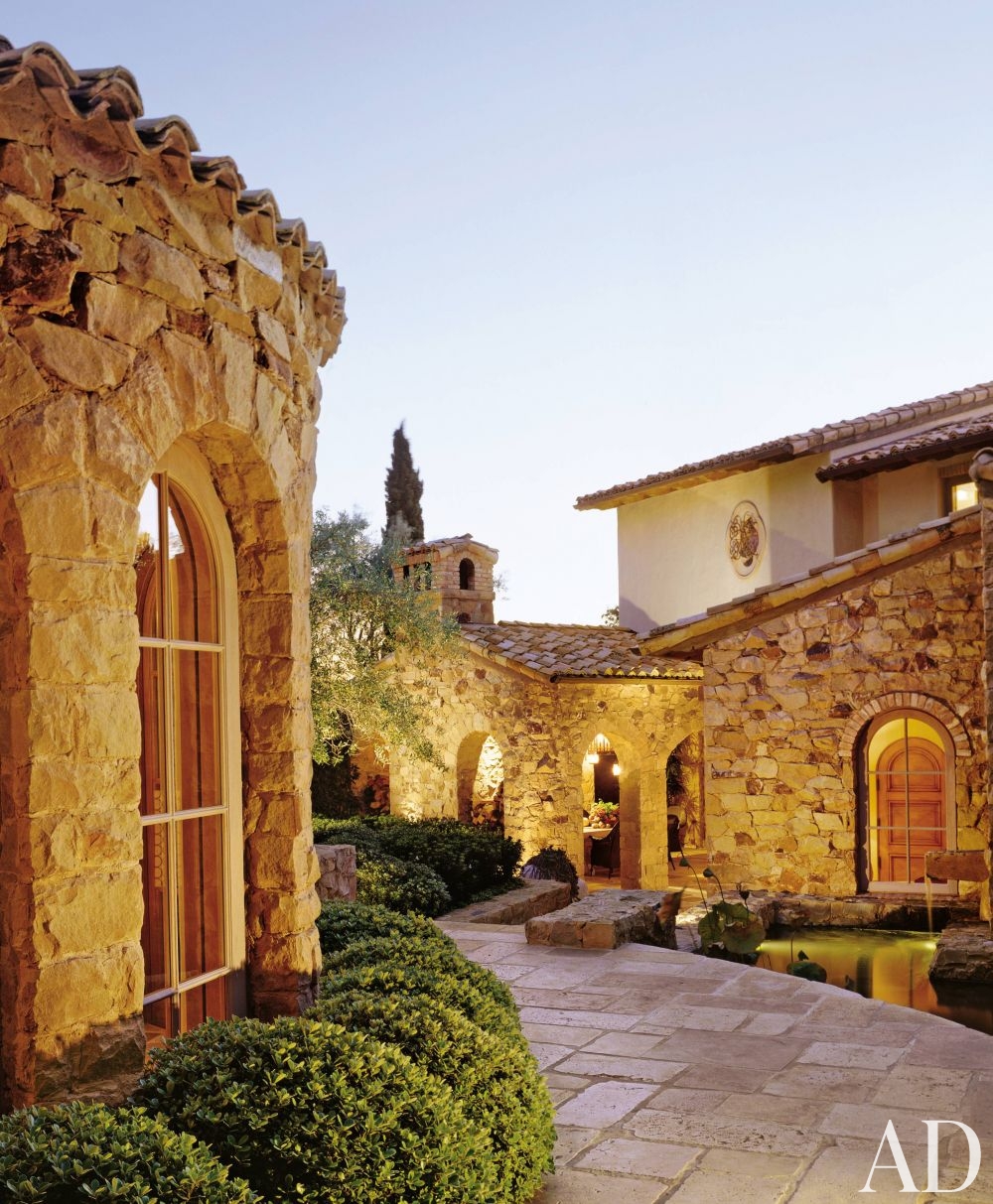 traditional-exterior-craig-wright-southern-california-200703_1000-watermarked