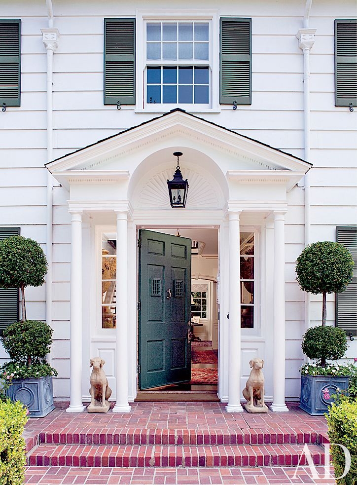 traditional-exterior-timothy-corrigan-inc-los-angeles-california-201204_1000-watermarked