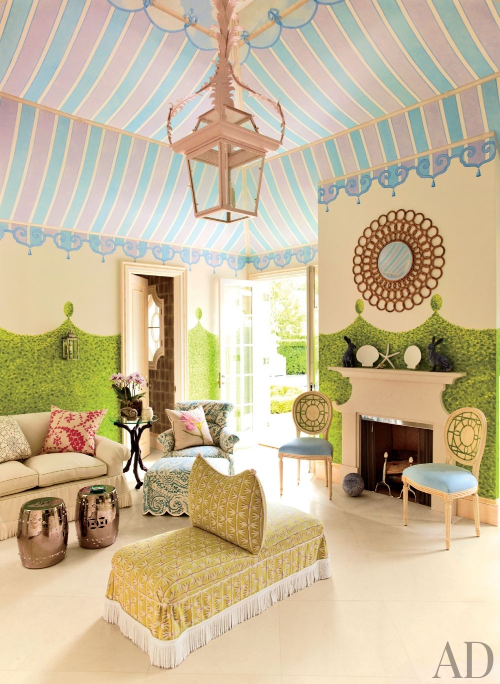 traditional-living-room-mario-buatta-southampton-new-york-201307-3_1000-watermarked