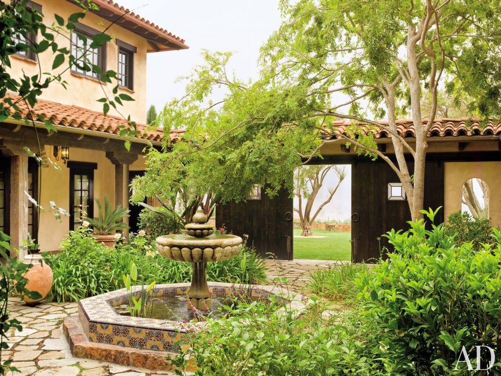 rustic california garden mexican spanish style better decorating bible blog ideas courtyard fountain flag stones
