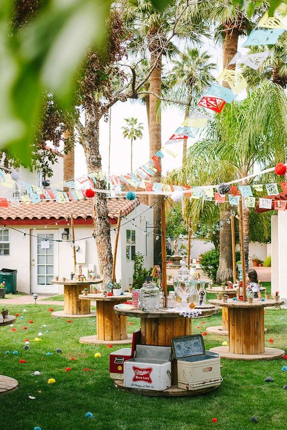 outdoor-party-fall-nfl-game-night