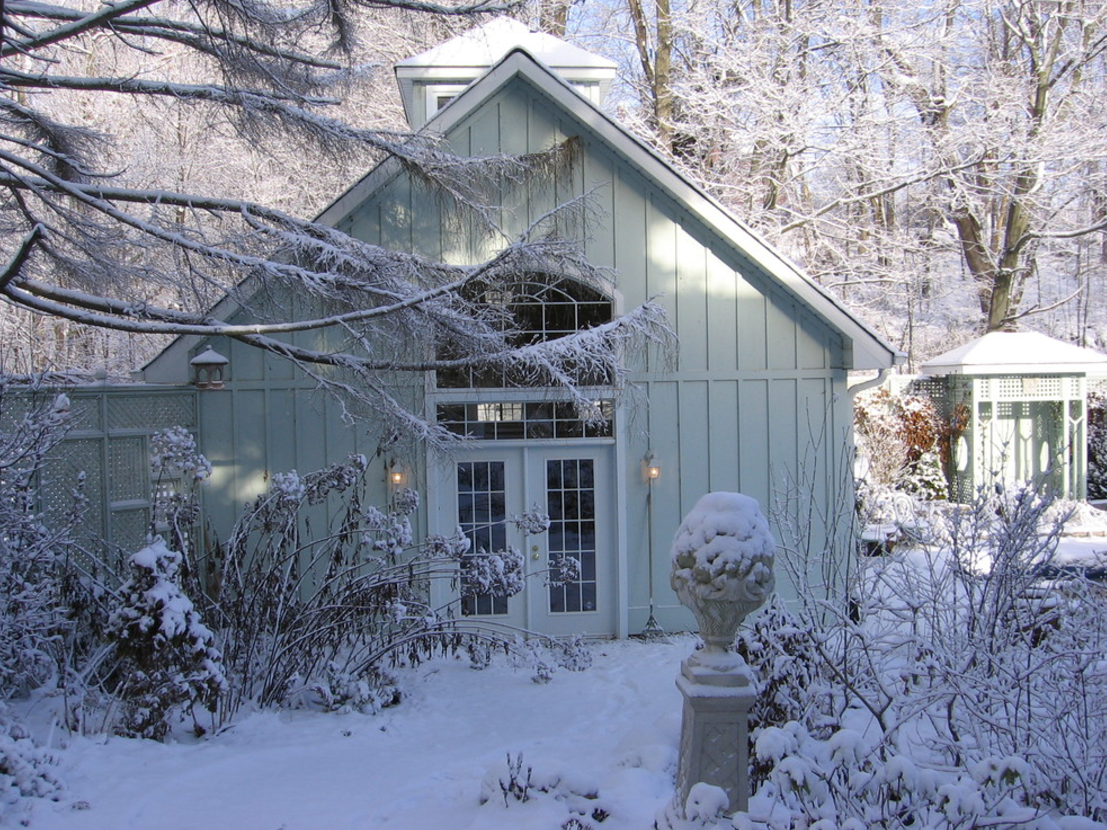 winter-garden-shed-outdoor-living-area